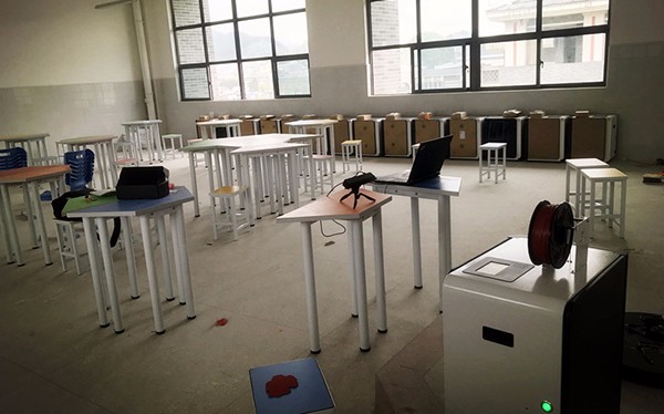 华体会hth教育级3D打印机走进贵州高级中学